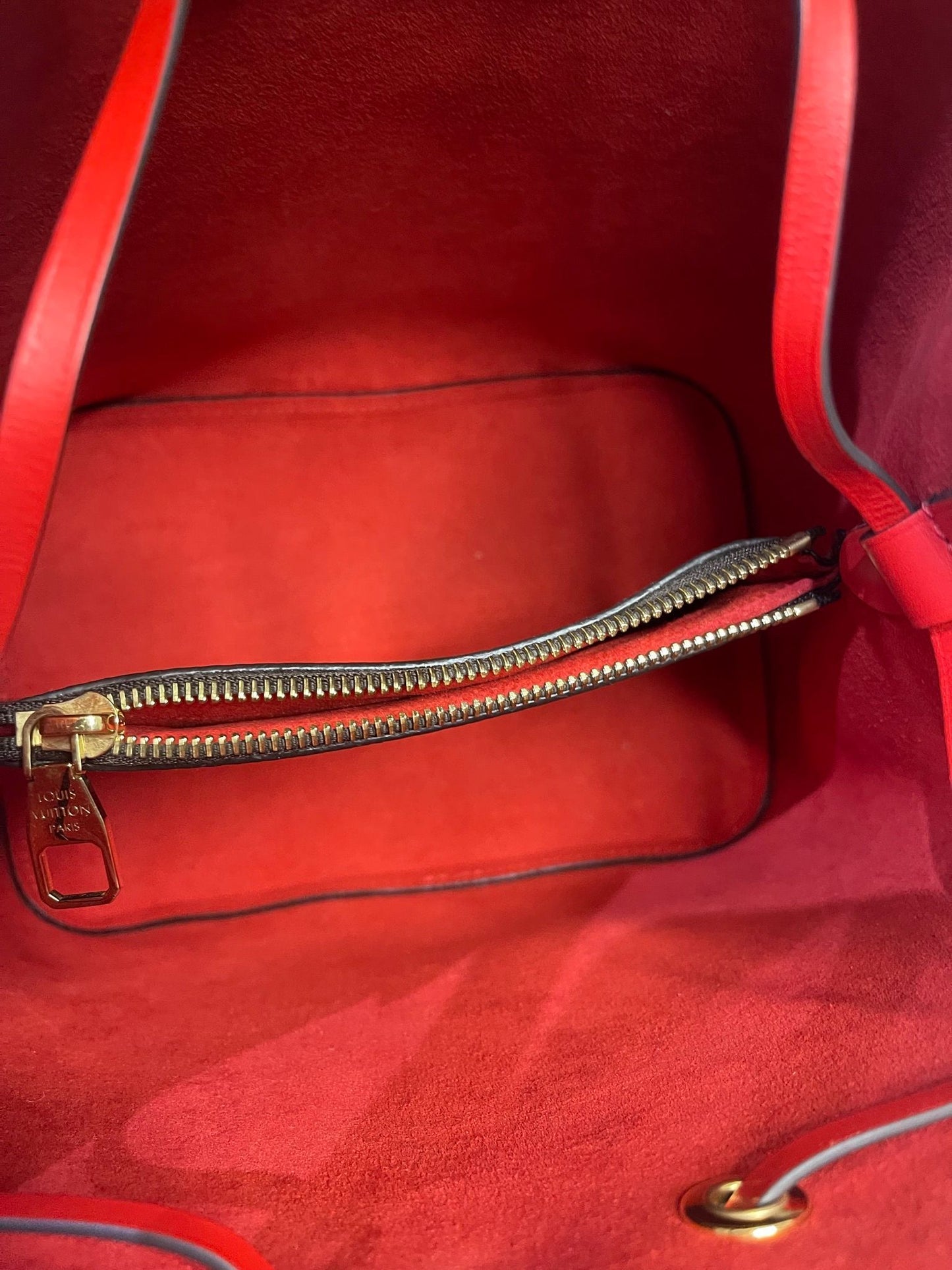 83. Louis Vuitton Monogram NeoNoe (Red)