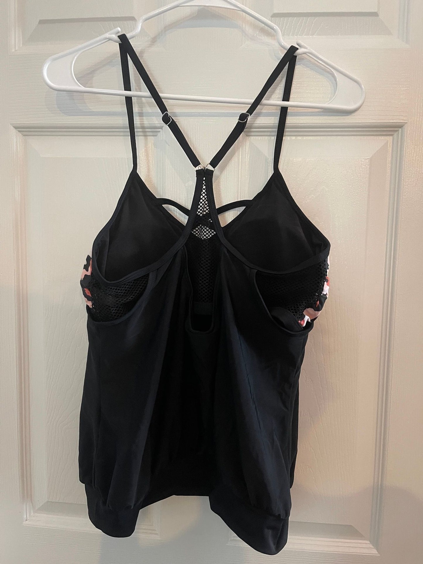 Women’s Medium Swim Top Cheetah Print & Black