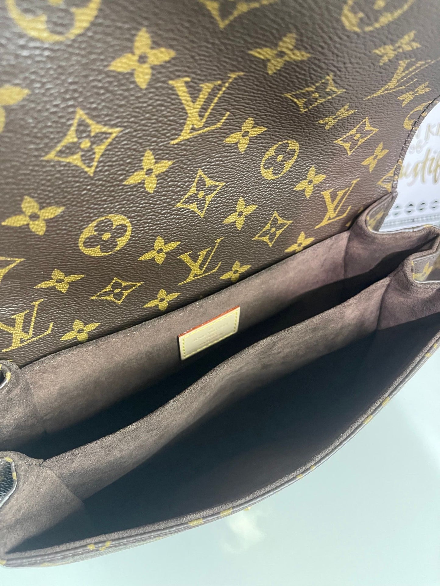 123. Louis Vuitton Monogram Pouchette Metis