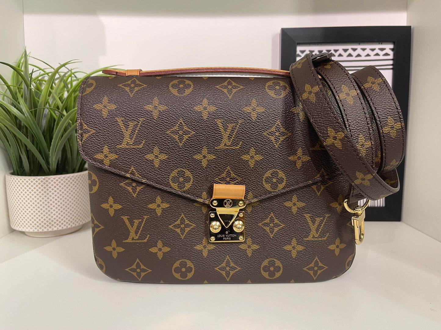 123. Louis Vuitton Monogram Pouchette Metis