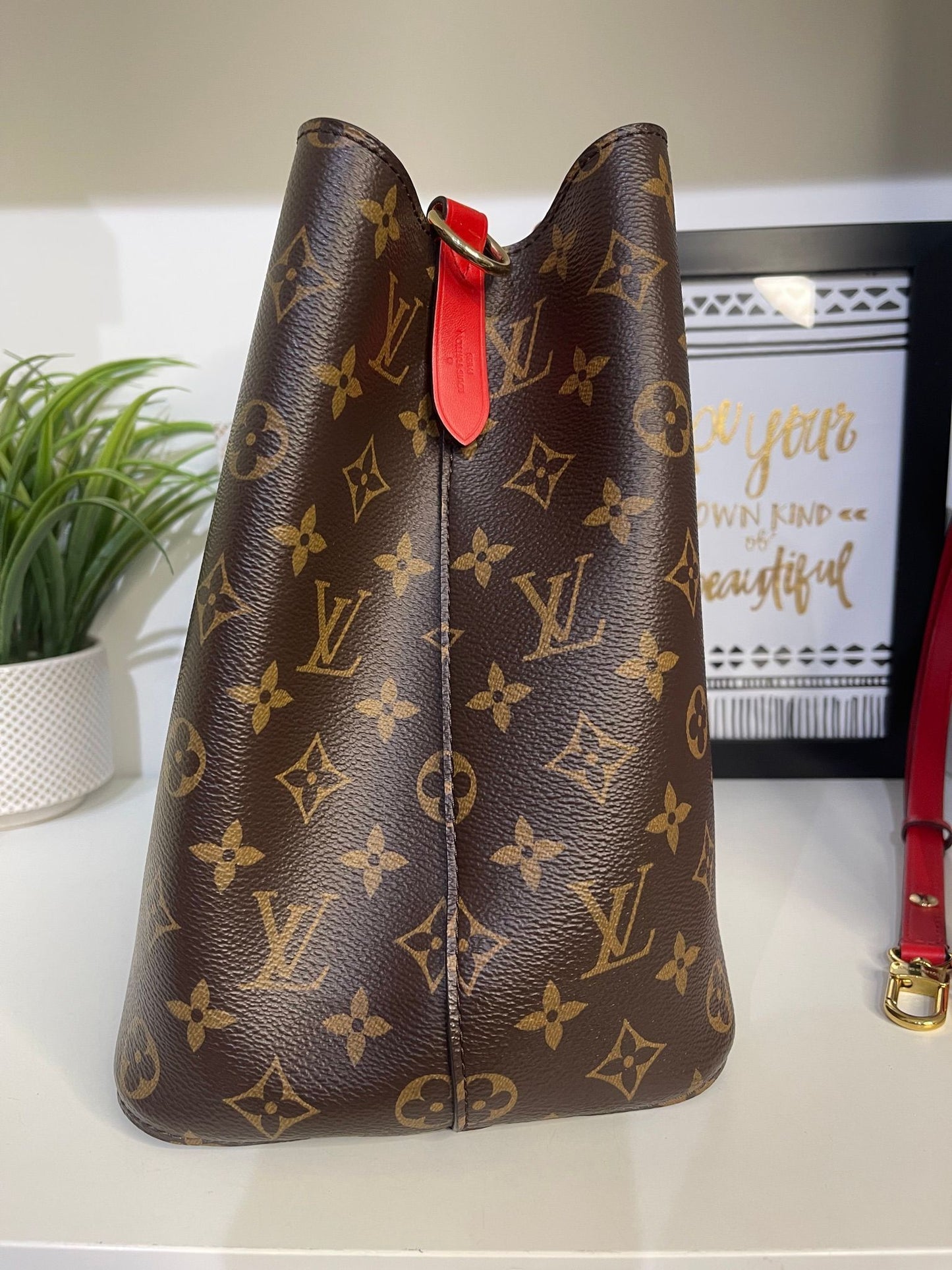 83. Louis Vuitton Monogram NeoNoe (Red)