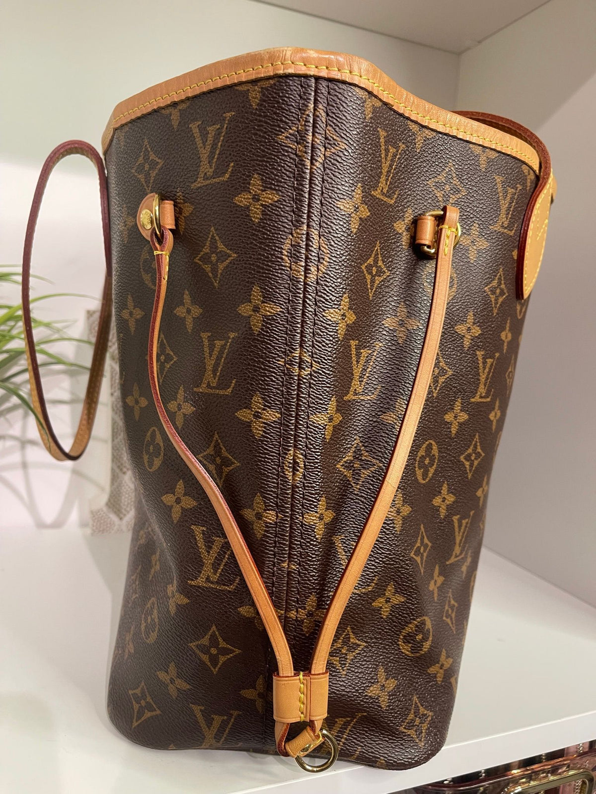 90. Louis Vuitton Monogram Neverfull MM w/ Pouch (Red Interior)