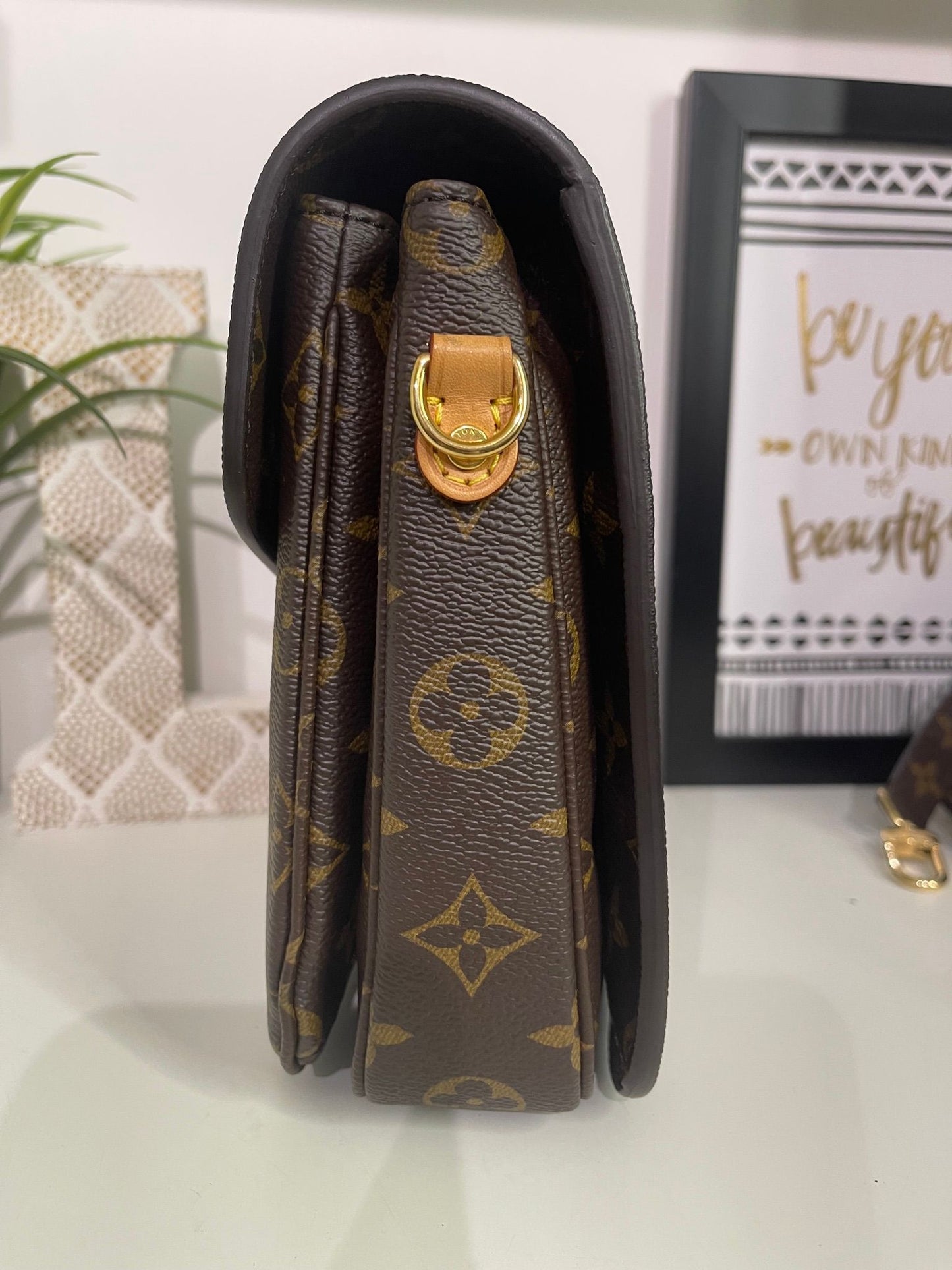 123. Louis Vuitton Monogram Pouchette Metis