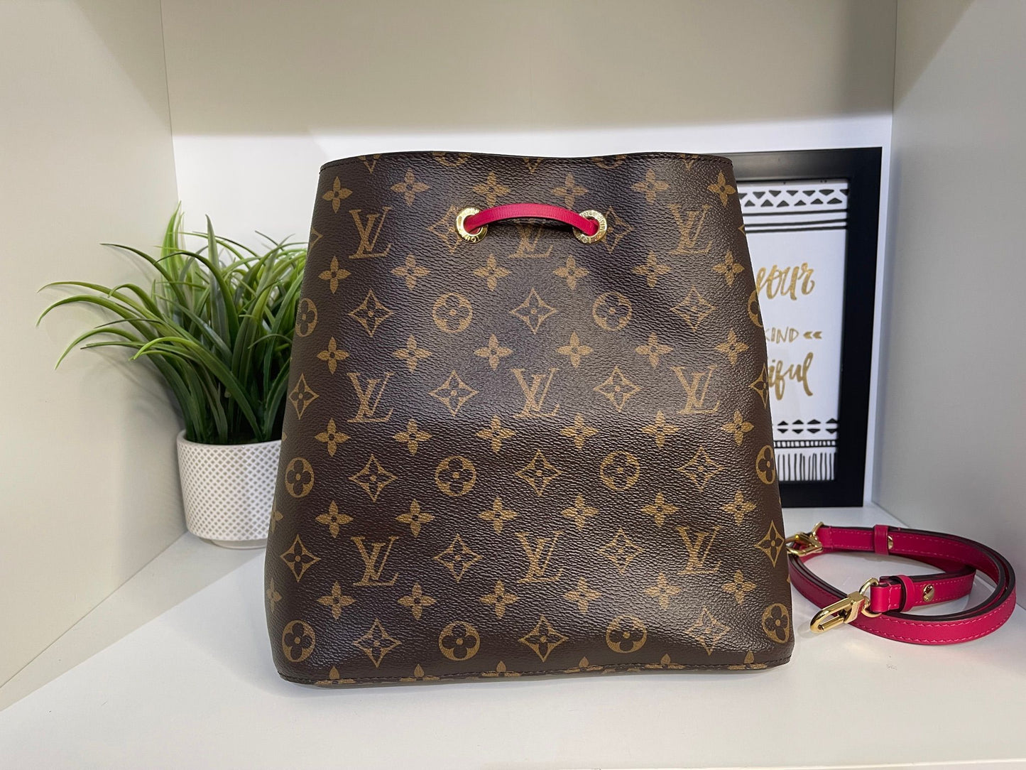81. Louis Vuitton Monogram NeoNoe (Pink)