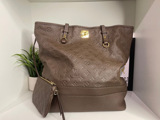 31. Louis Vuitton Mocha GM Citadine w/ Pouch