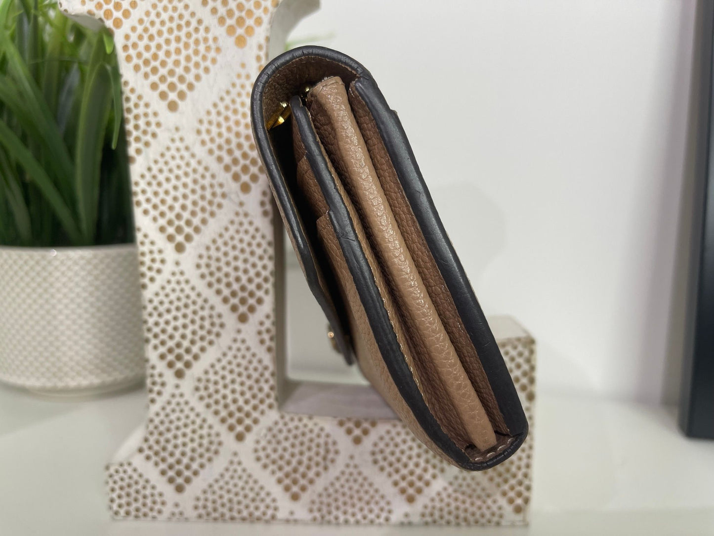 74. Louis Vuitton Nude Empriente Sarah Wallet