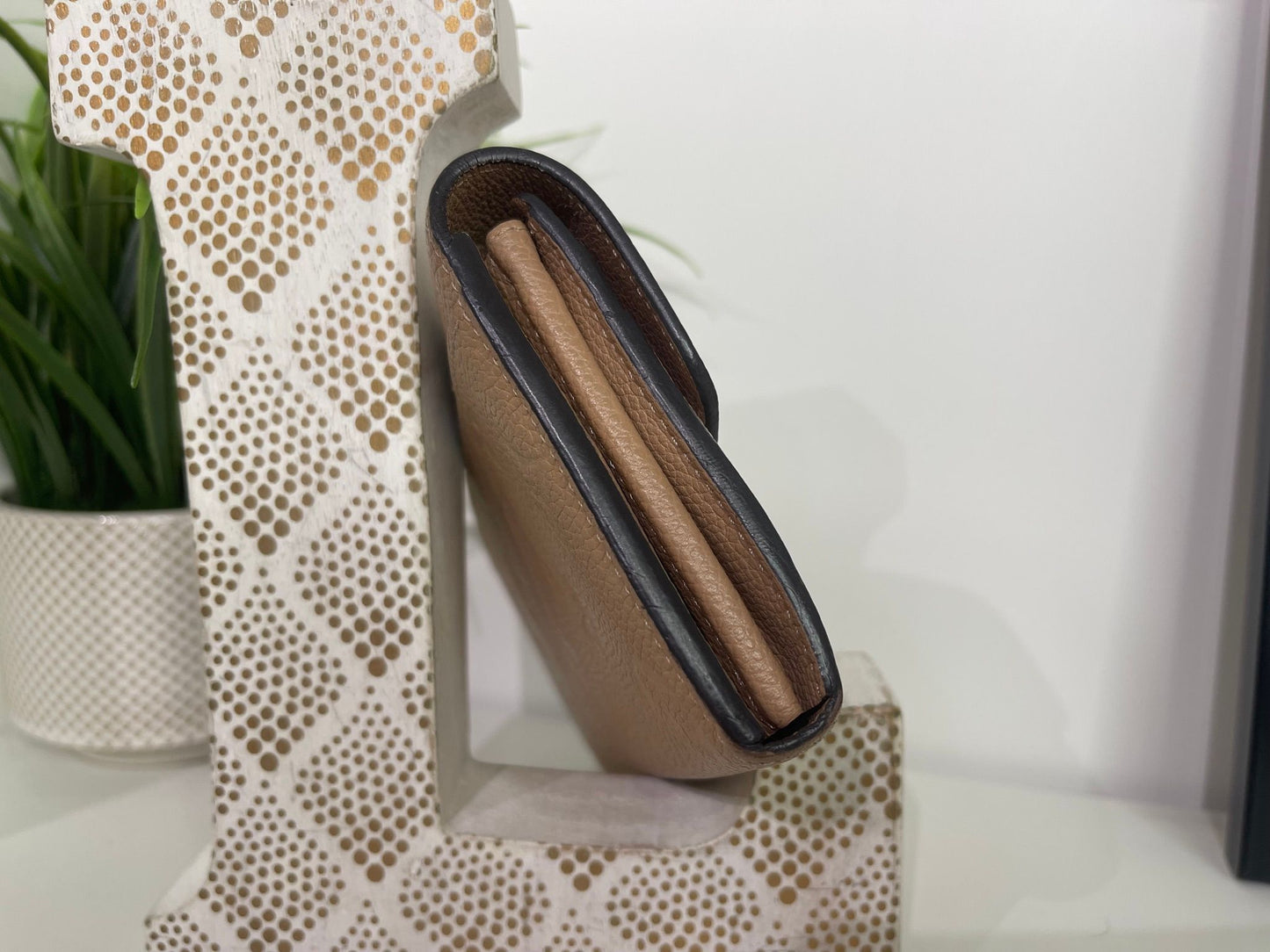 74. Louis Vuitton Nude Empriente Sarah Wallet
