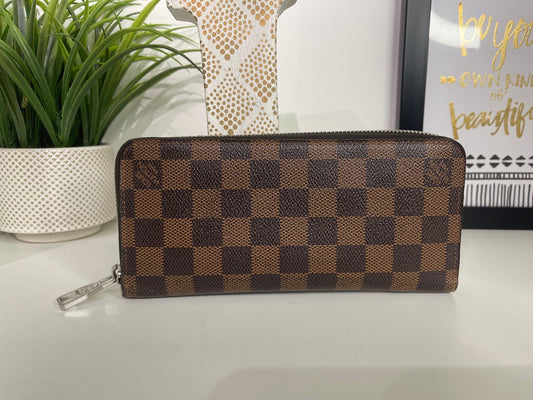 43. Louis Vuitton Damier Ebene Zippy Wallet