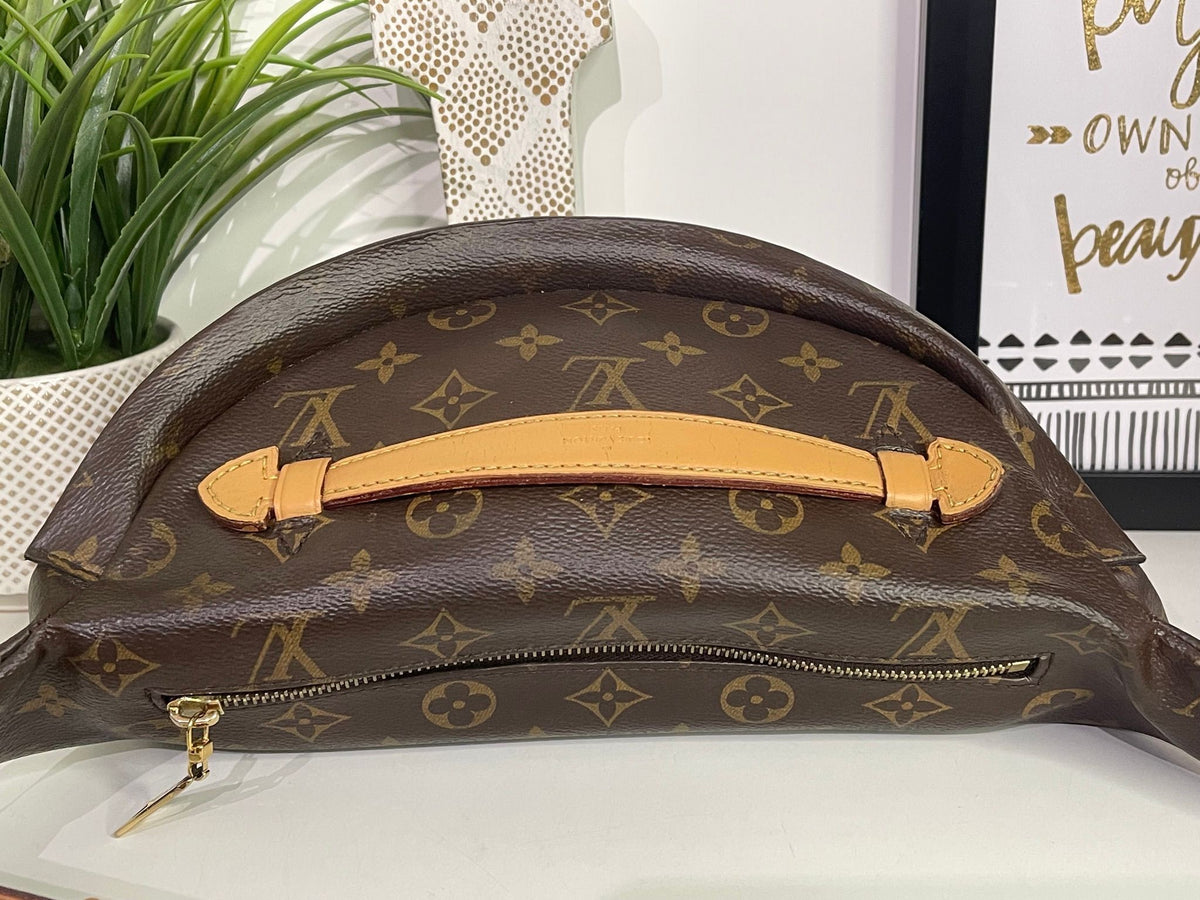 72. Louis Vuitton Monogram Bumbag