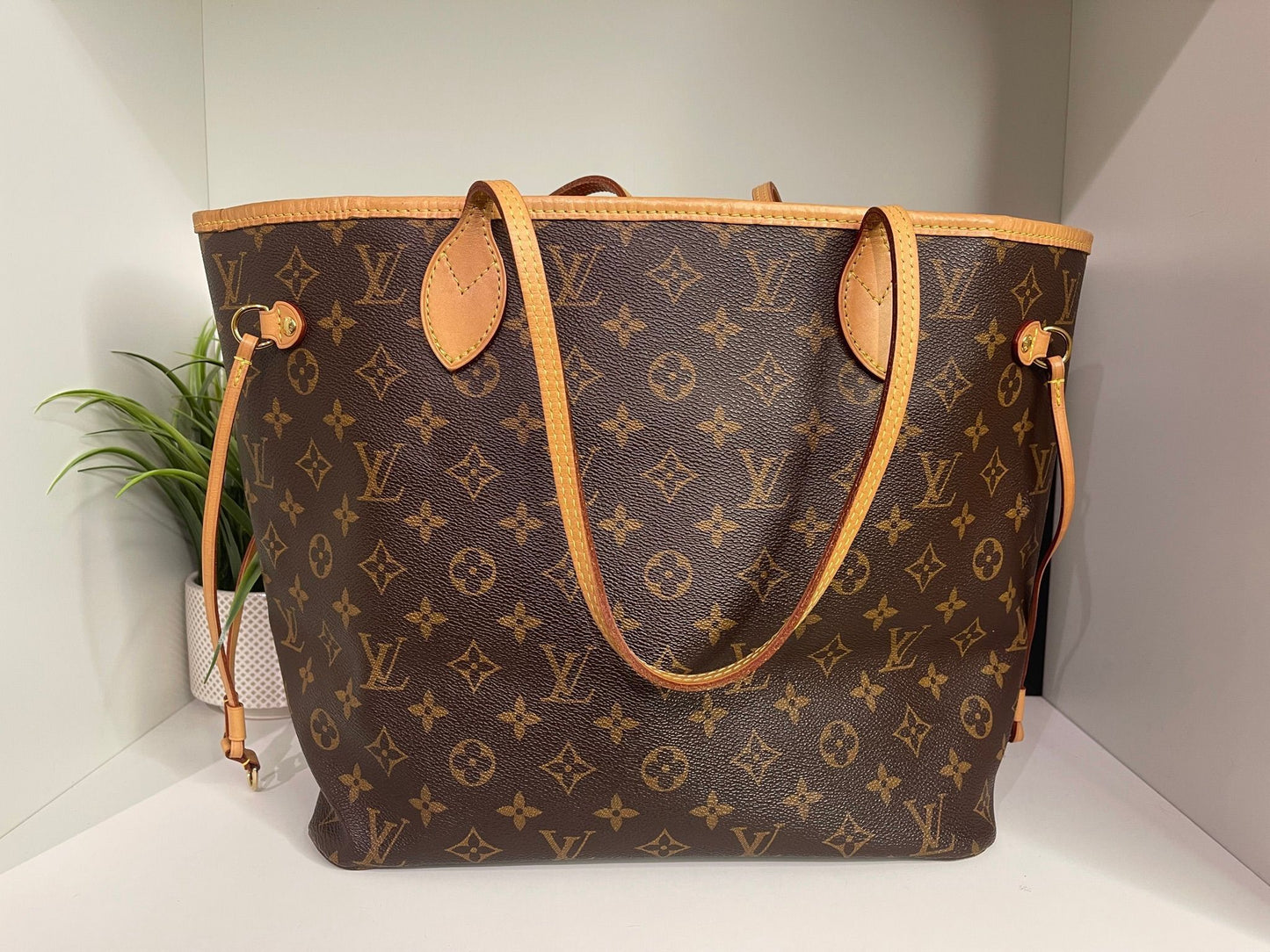 90. Louis Vuitton Monogram Neverfull MM w/ Pouch (Red Interior)