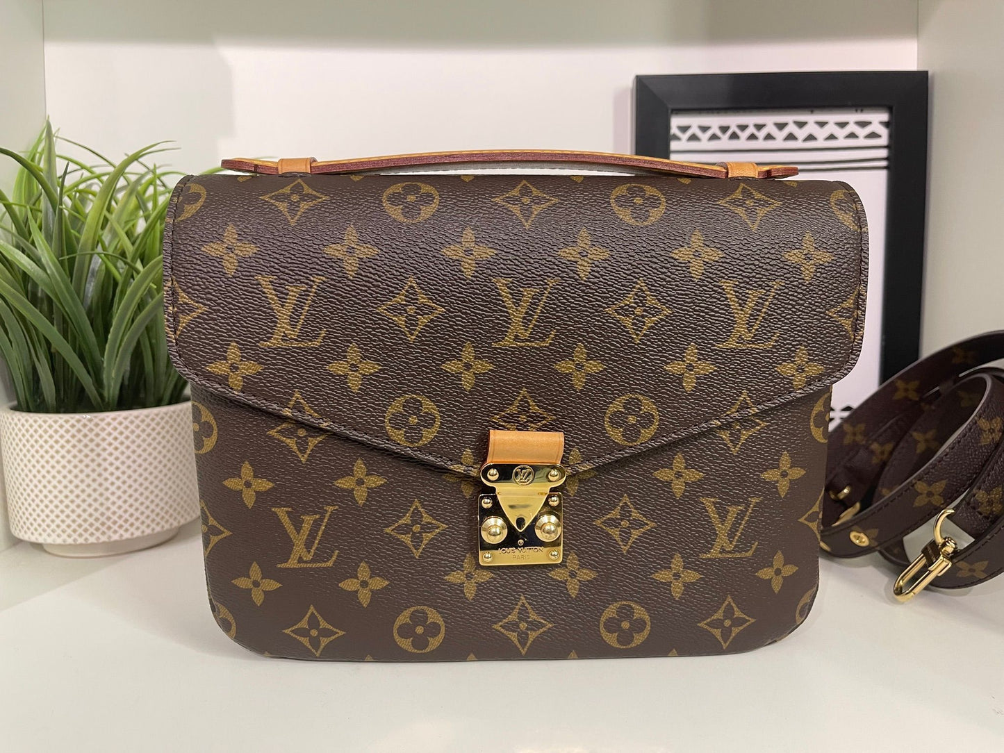 123. Louis Vuitton Monogram Pouchette Metis