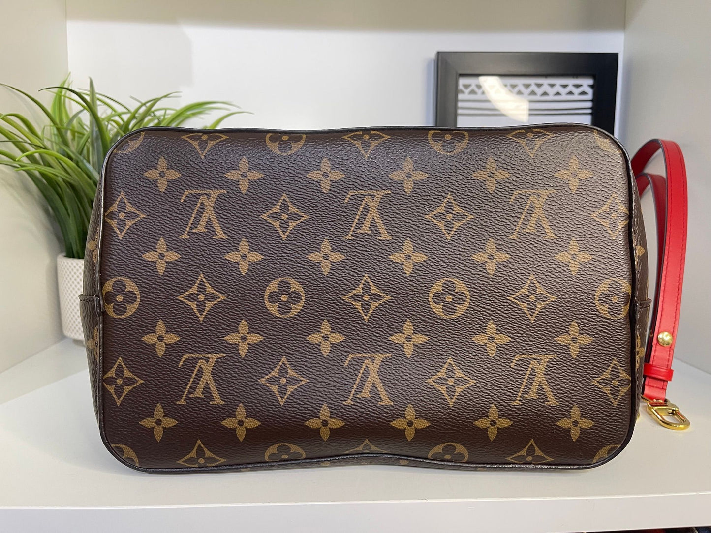 83. Louis Vuitton Monogram NeoNoe (Red)