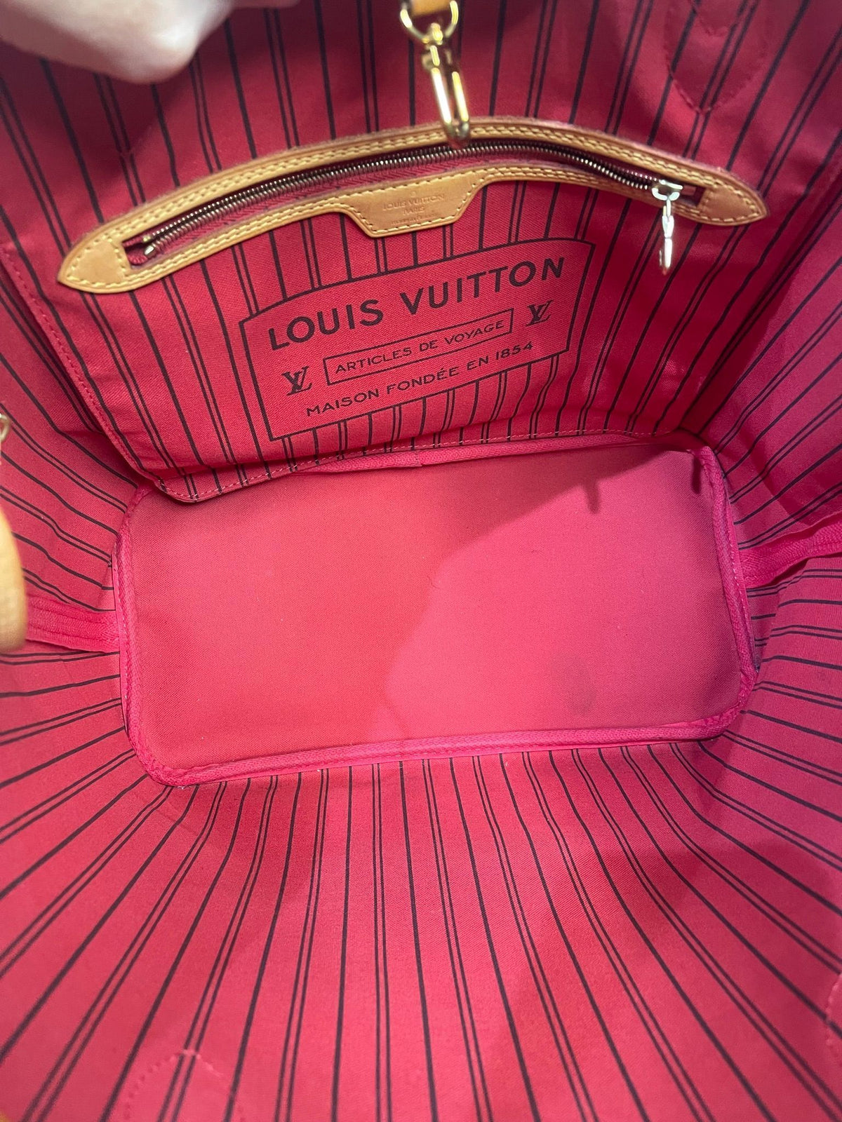 19. Louis Vuitton Monogram Neverfull MM w/ Pouch (Red Interior)