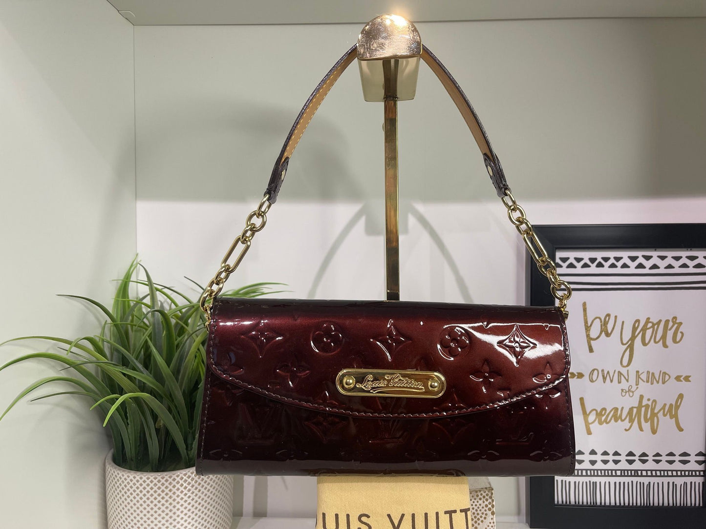 31. Louis Vuitton Amarante Vernis Sunset Boulevard Pouchette
