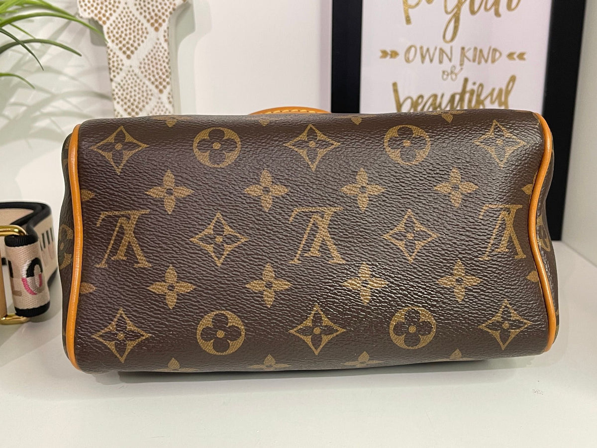 18. Louis Vuitton Monogram Speedy 20 Bandolier