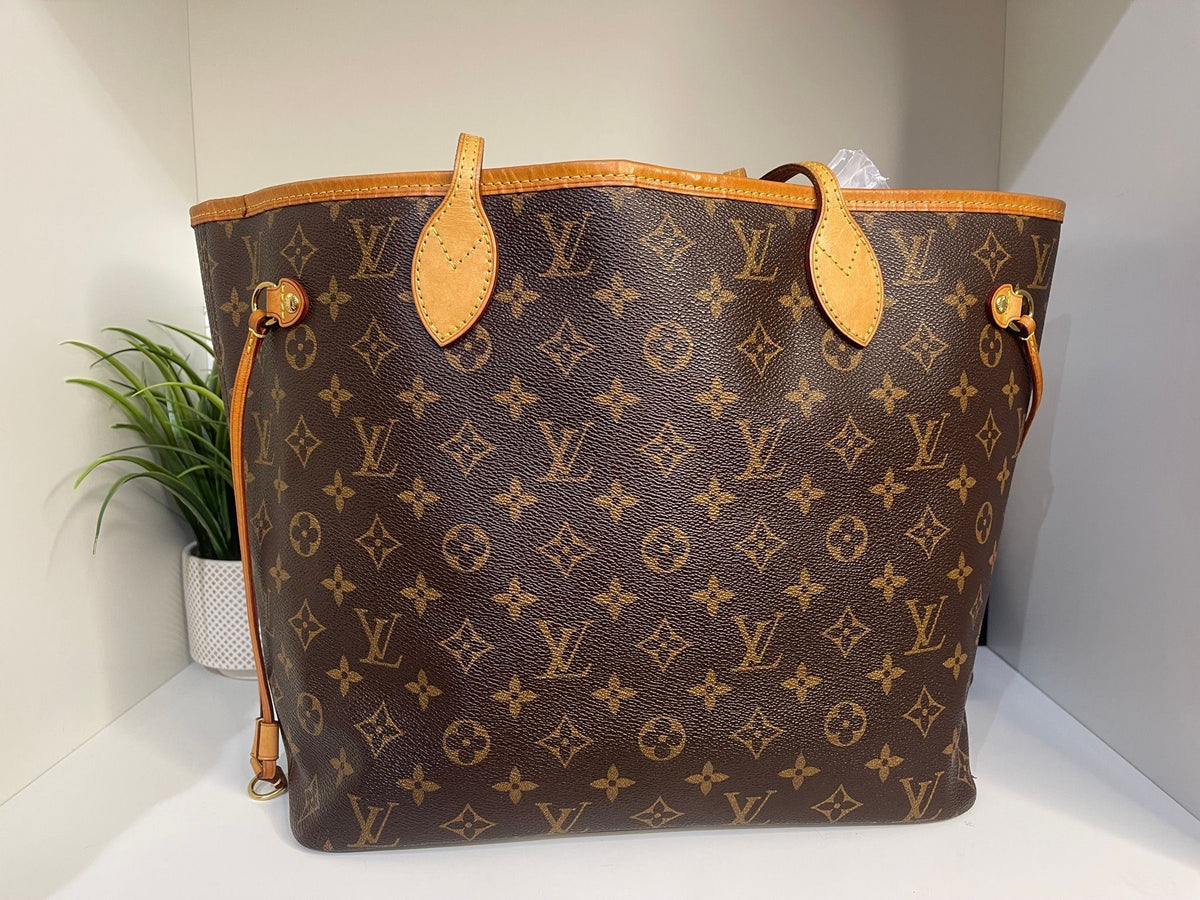 19. Louis Vuitton Monogram Neverfull MM w/ Pouch (Red Interior)