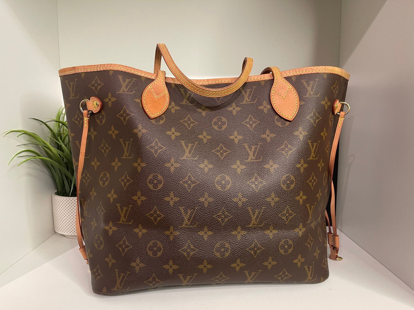 96. Louis Vuitton Monogram Neverfull MM w/ Pouch