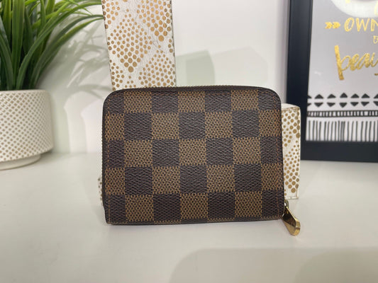 16. Louis Vuitton Damier Ebene Zippy Card Holder