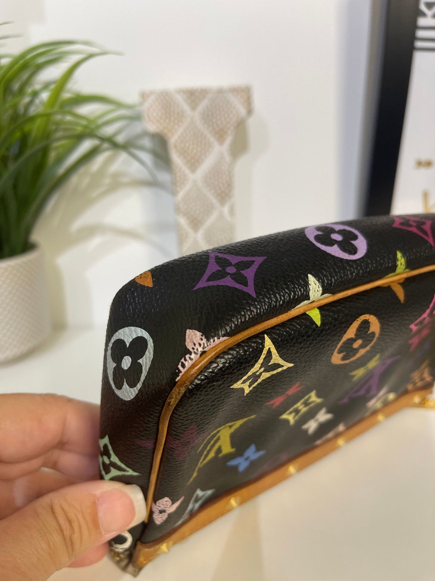 128. Louis Vuitton Black Multicokor Takashi Murakami Pouchette