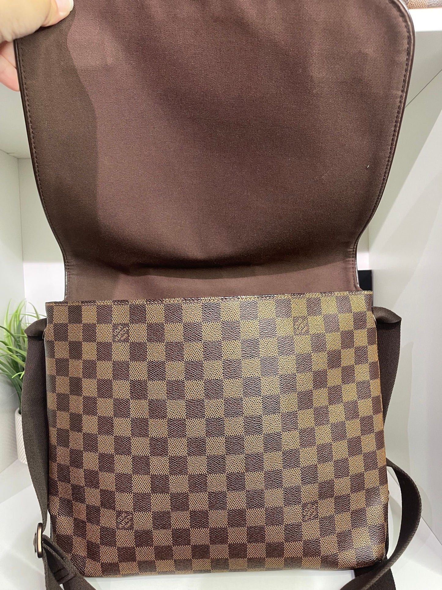 85. Louis Vuitton Damier Ebene Brooklyn MM