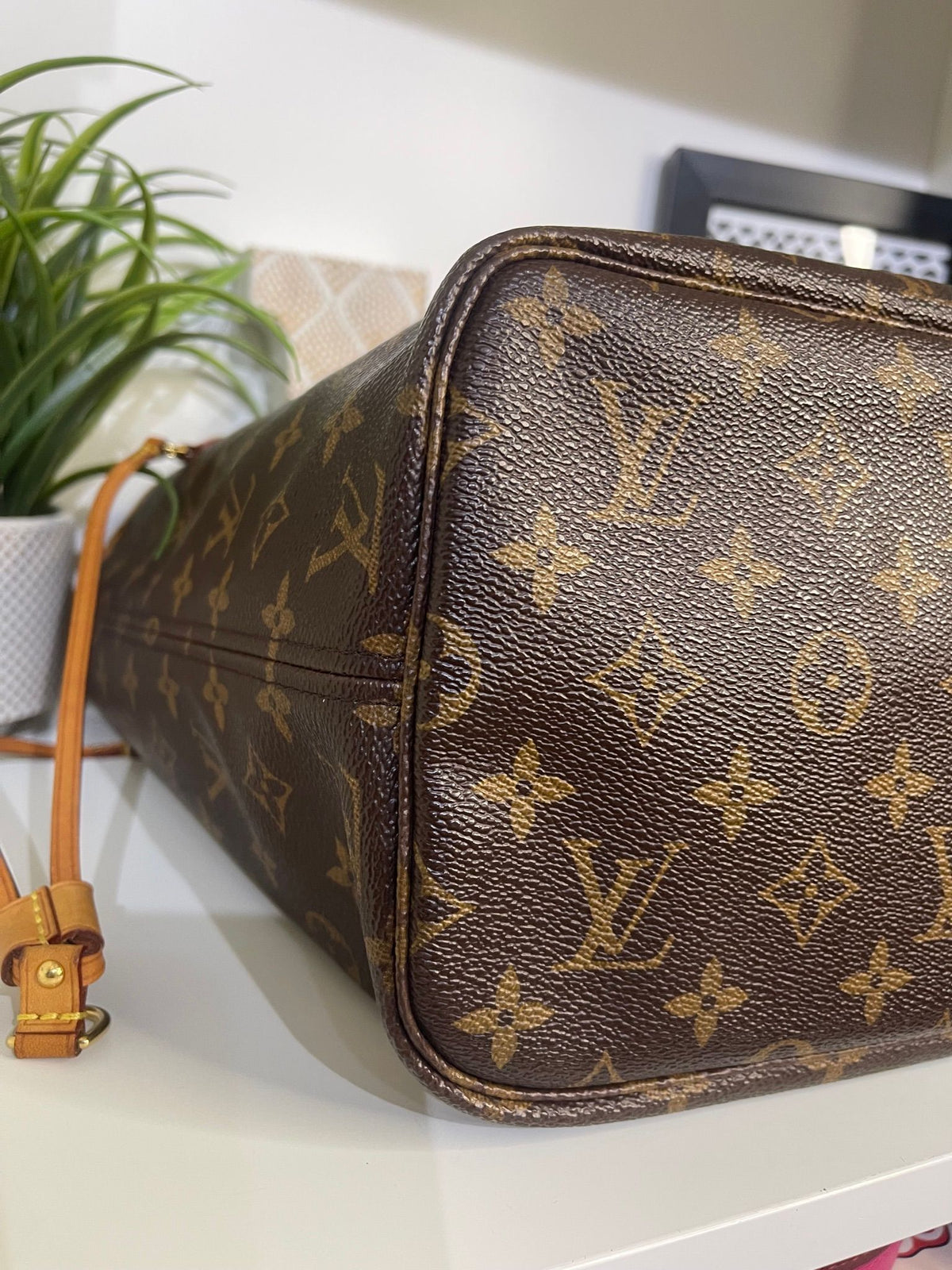 19. Louis Vuitton Monogram Neverfull MM w/ Pouch (Red Interior)
