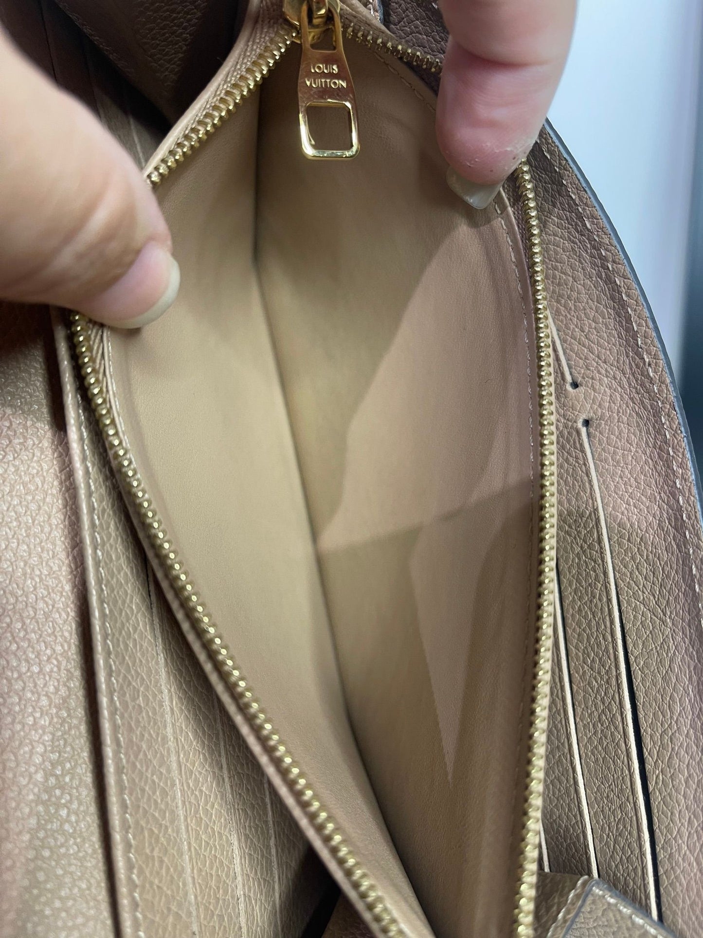 74. Louis Vuitton Nude Empriente Sarah Wallet