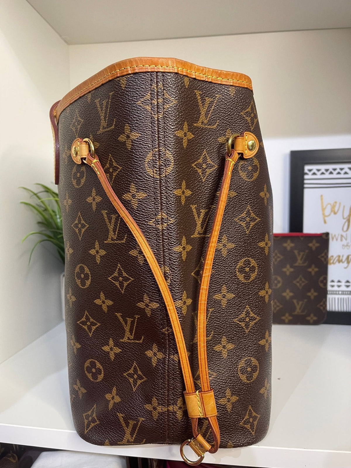 19. Louis Vuitton Monogram Neverfull MM w/ Pouch (Red Interior)