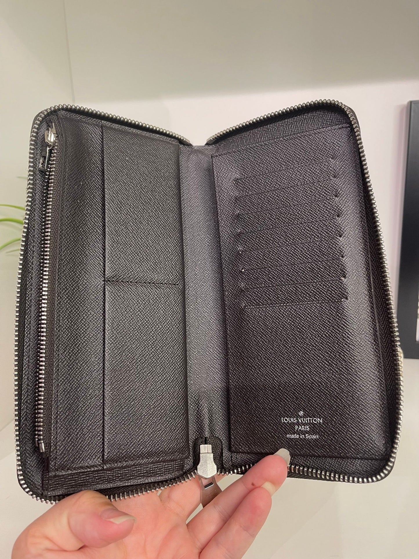 43. Louis Vuitton Damier Ebene Zippy Wallet