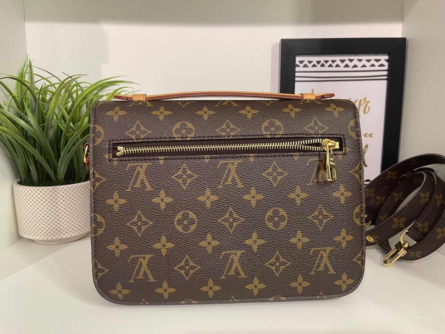 123. Louis Vuitton Monogram Pouchette Metis