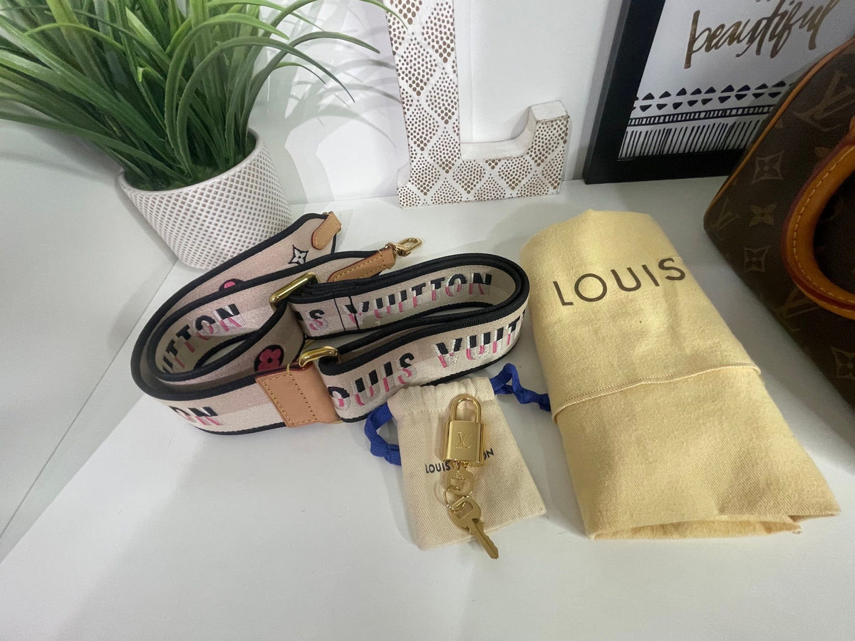 18. Louis Vuitton Monogram Speedy 20 Bandolier