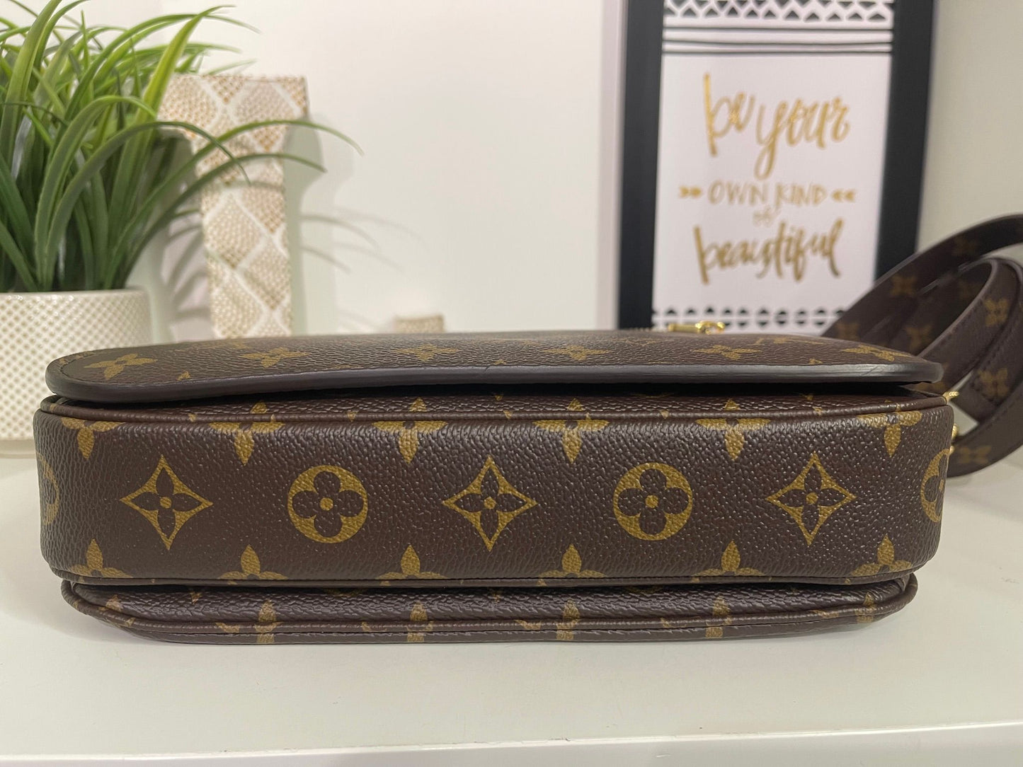 123. Louis Vuitton Monogram Pouchette Metis