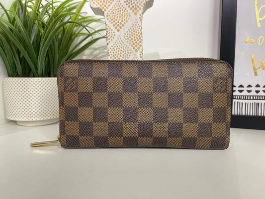 95. Louis Vuitton Damier Ebene Zippy Wallet