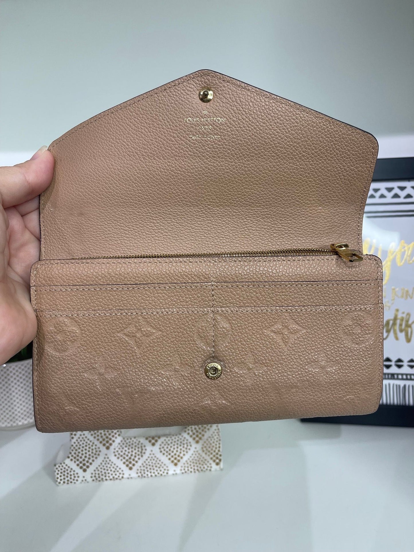 74. Louis Vuitton Nude Empriente Sarah Wallet