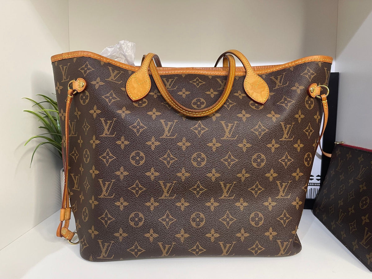 19. Louis Vuitton Monogram Neverfull MM w/ Pouch (Red Interior)