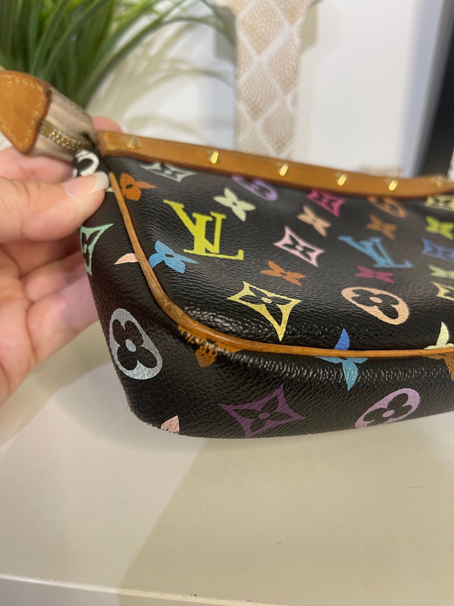 128. Louis Vuitton Black Multicokor Takashi Murakami Pouchette