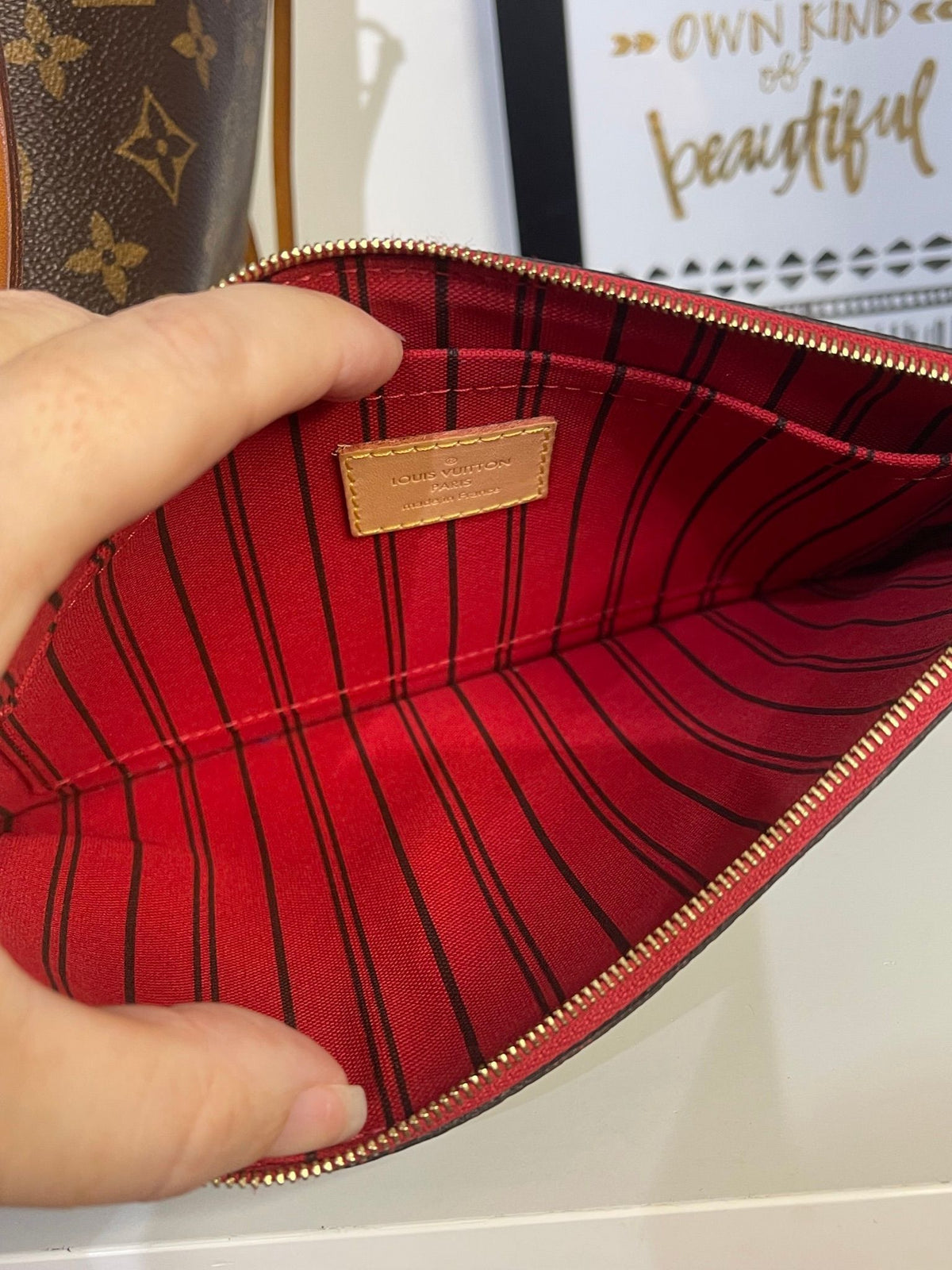 19. Louis Vuitton Monogram Neverfull MM w/ Pouch (Red Interior)