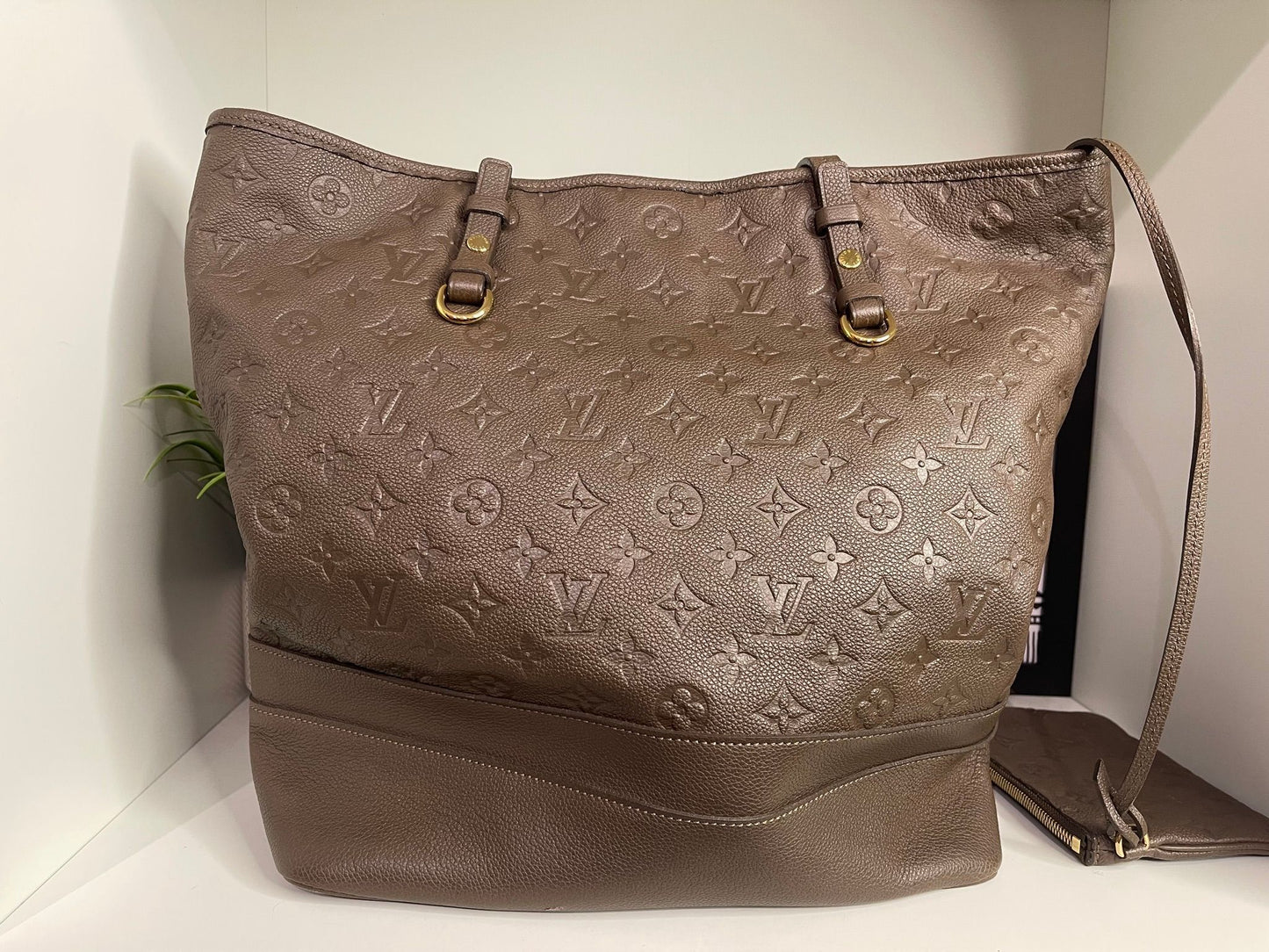 31. Louis Vuitton Mocha GM Citadine w/ Pouch