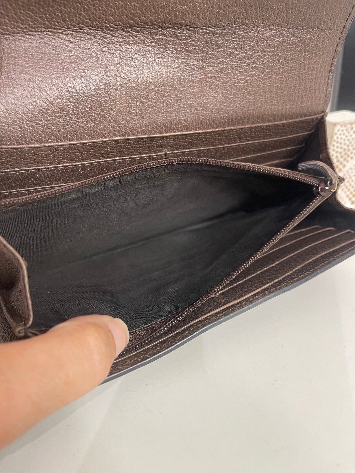 31. Gucci Supreme Sherry Line Long Wallet