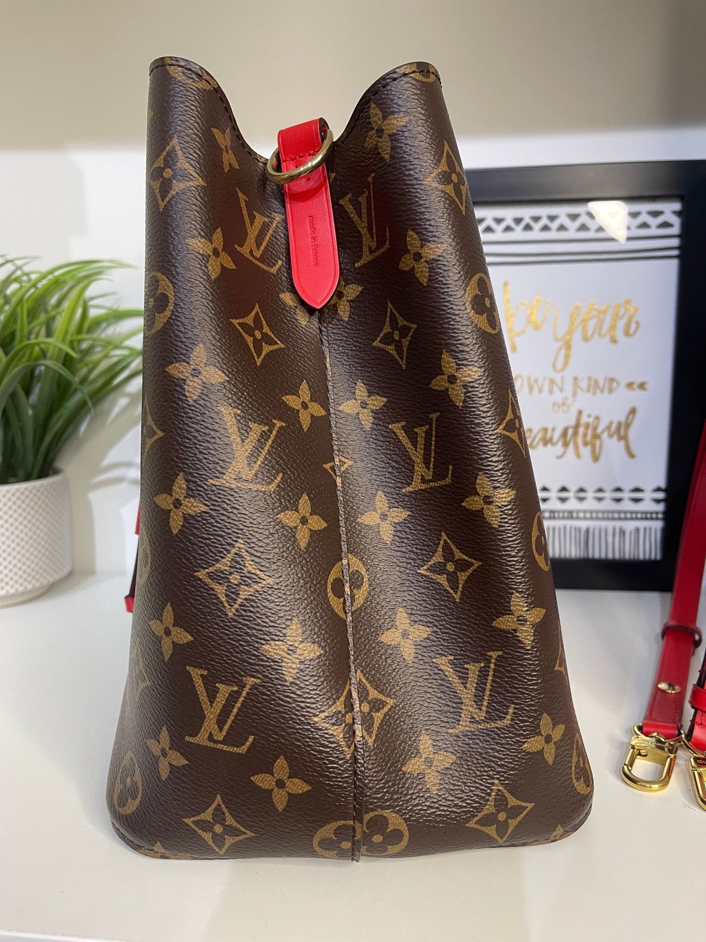 83. Louis Vuitton Monogram NeoNoe (Red)