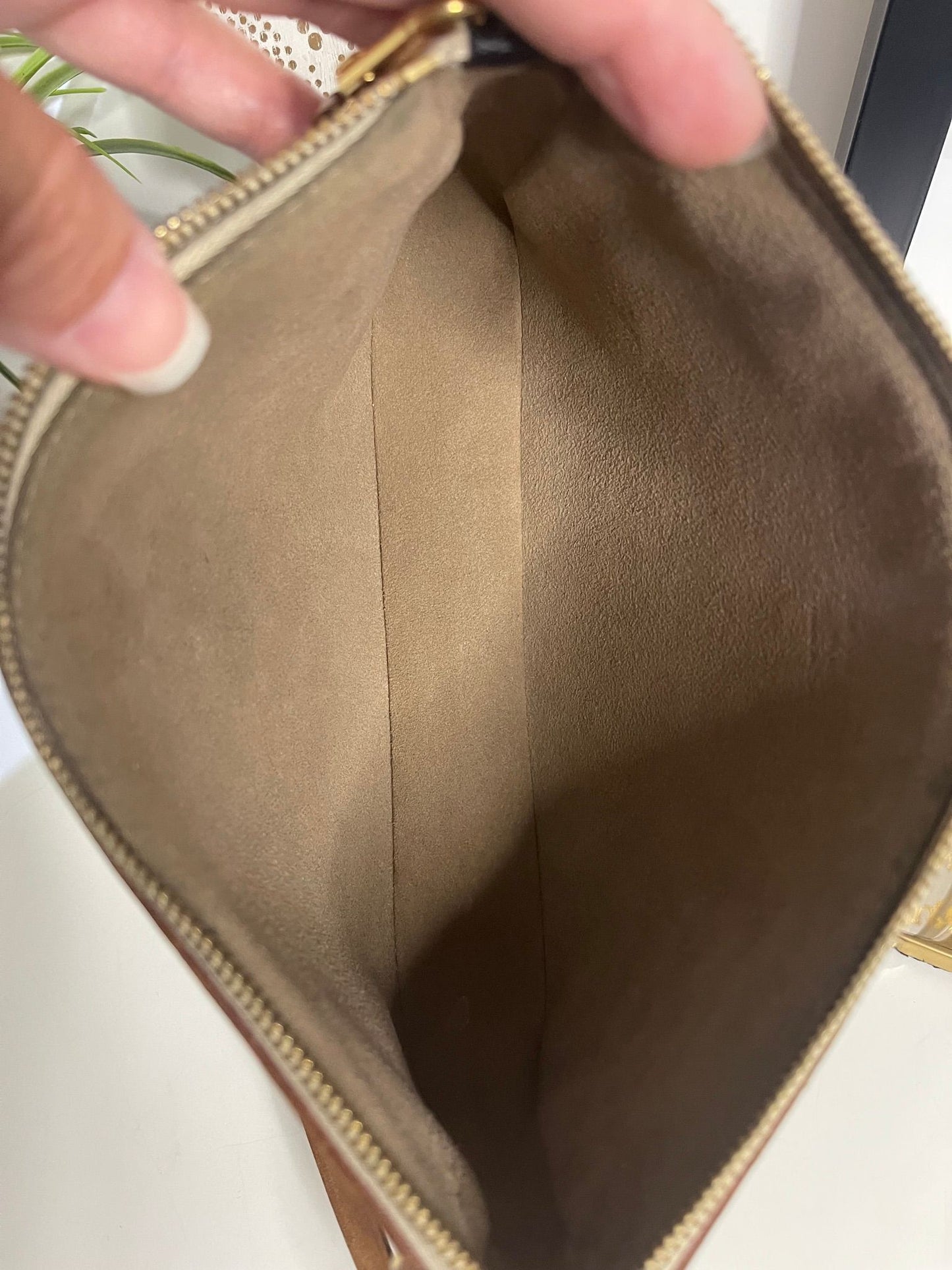 128. Louis Vuitton Black Multicokor Takashi Murakami Pouchette