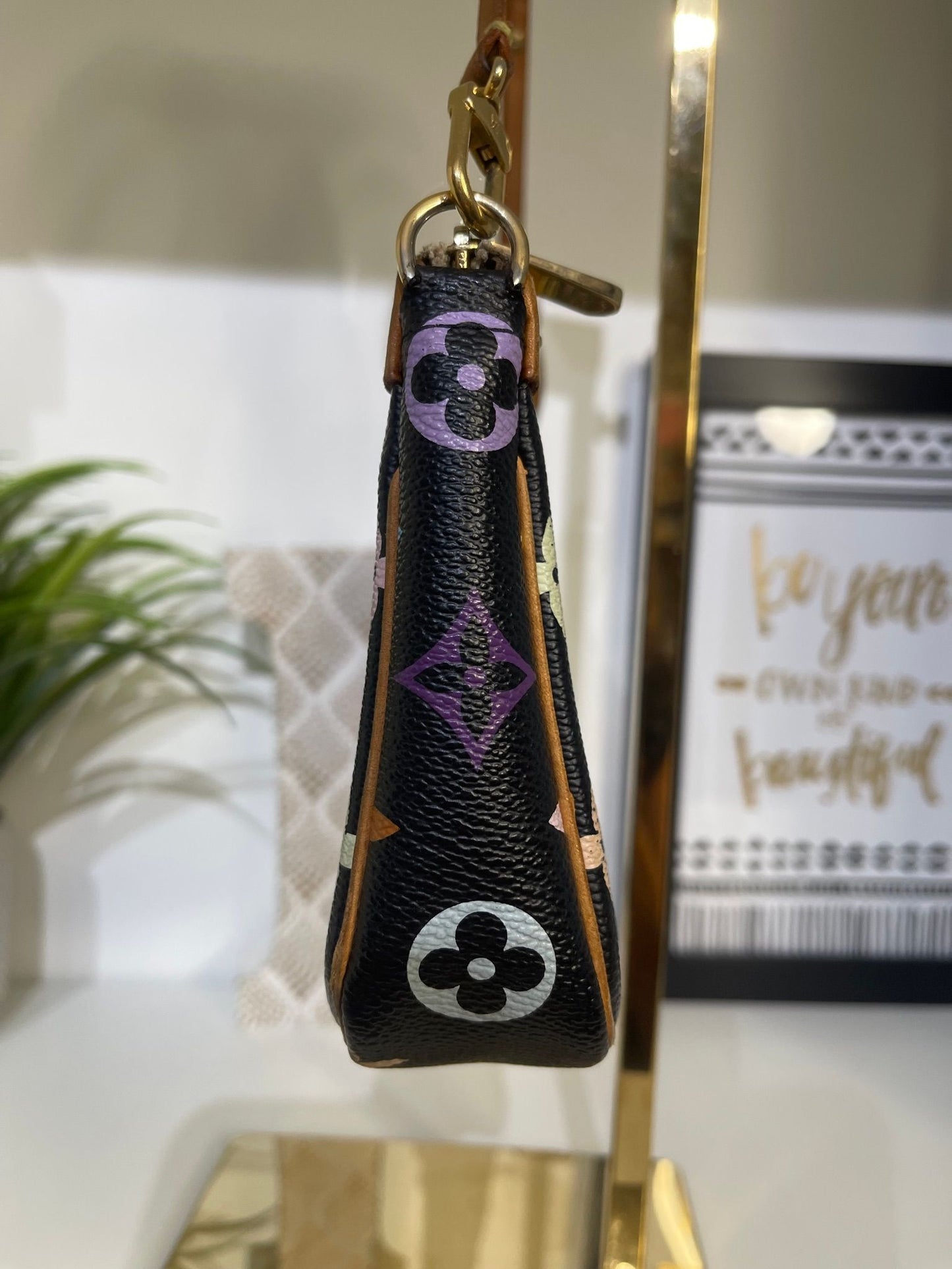 128. Louis Vuitton Black Multicokor Takashi Murakami Pouchette