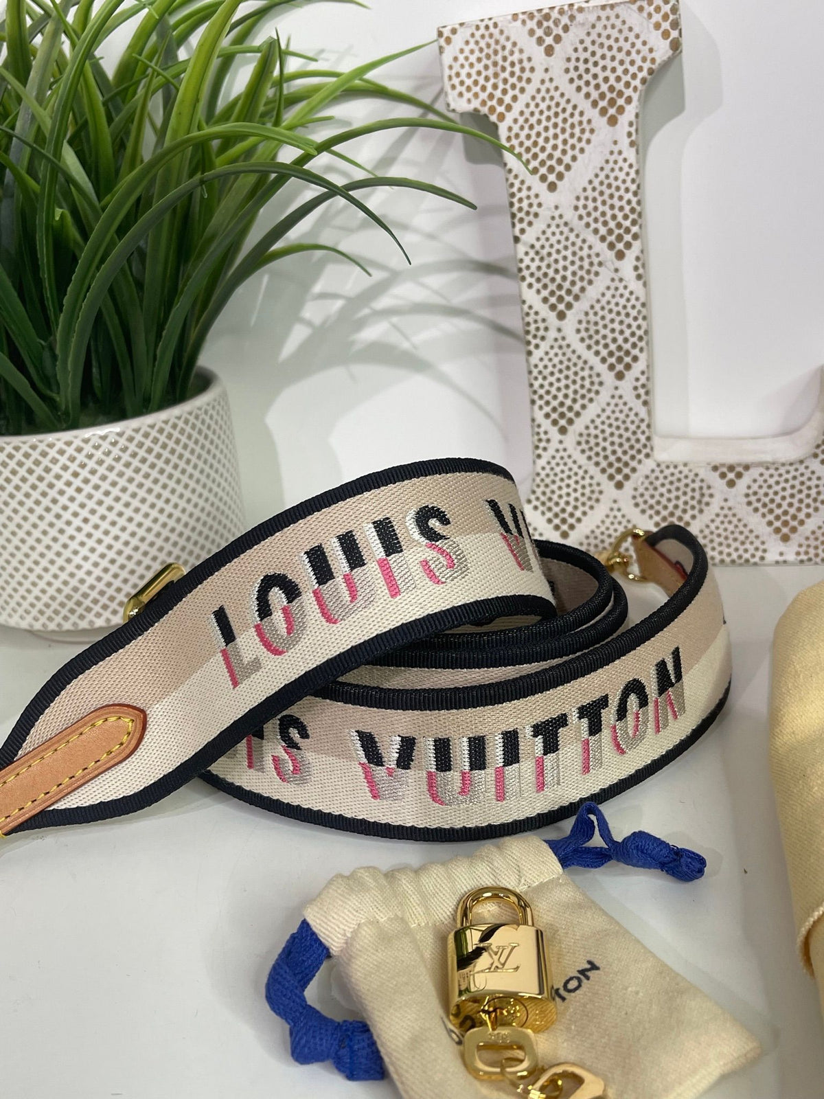 18. Louis Vuitton Monogram Speedy 20 Bandolier