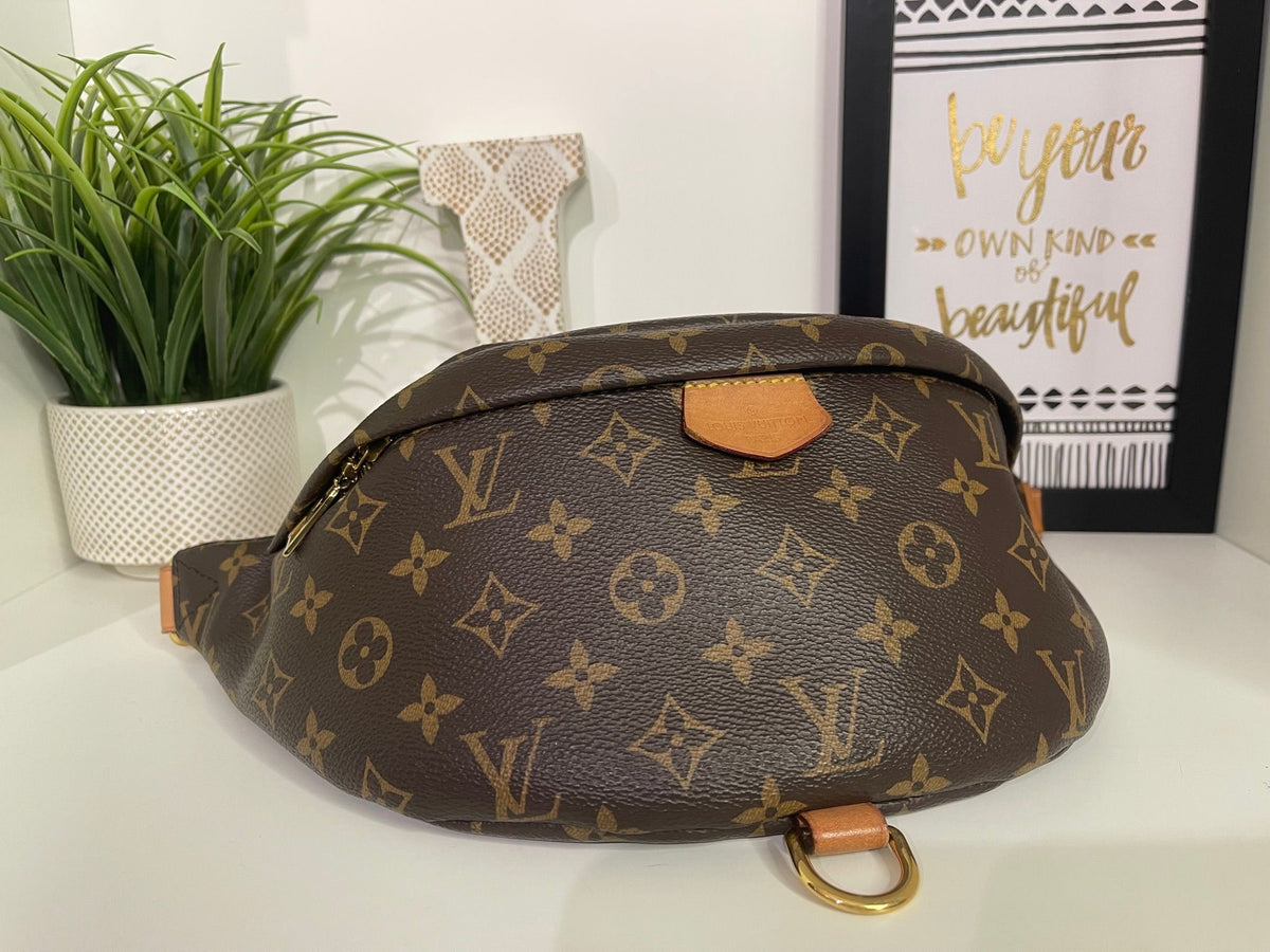 98. Louis Vuitton Monogram Bumbag