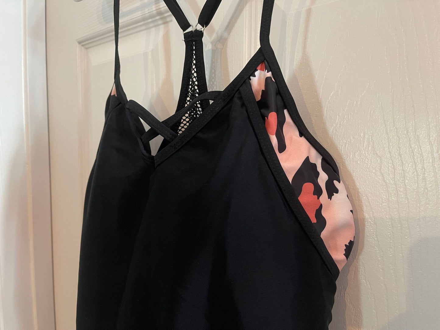Women’s Medium Swim Top Cheetah Print & Black
