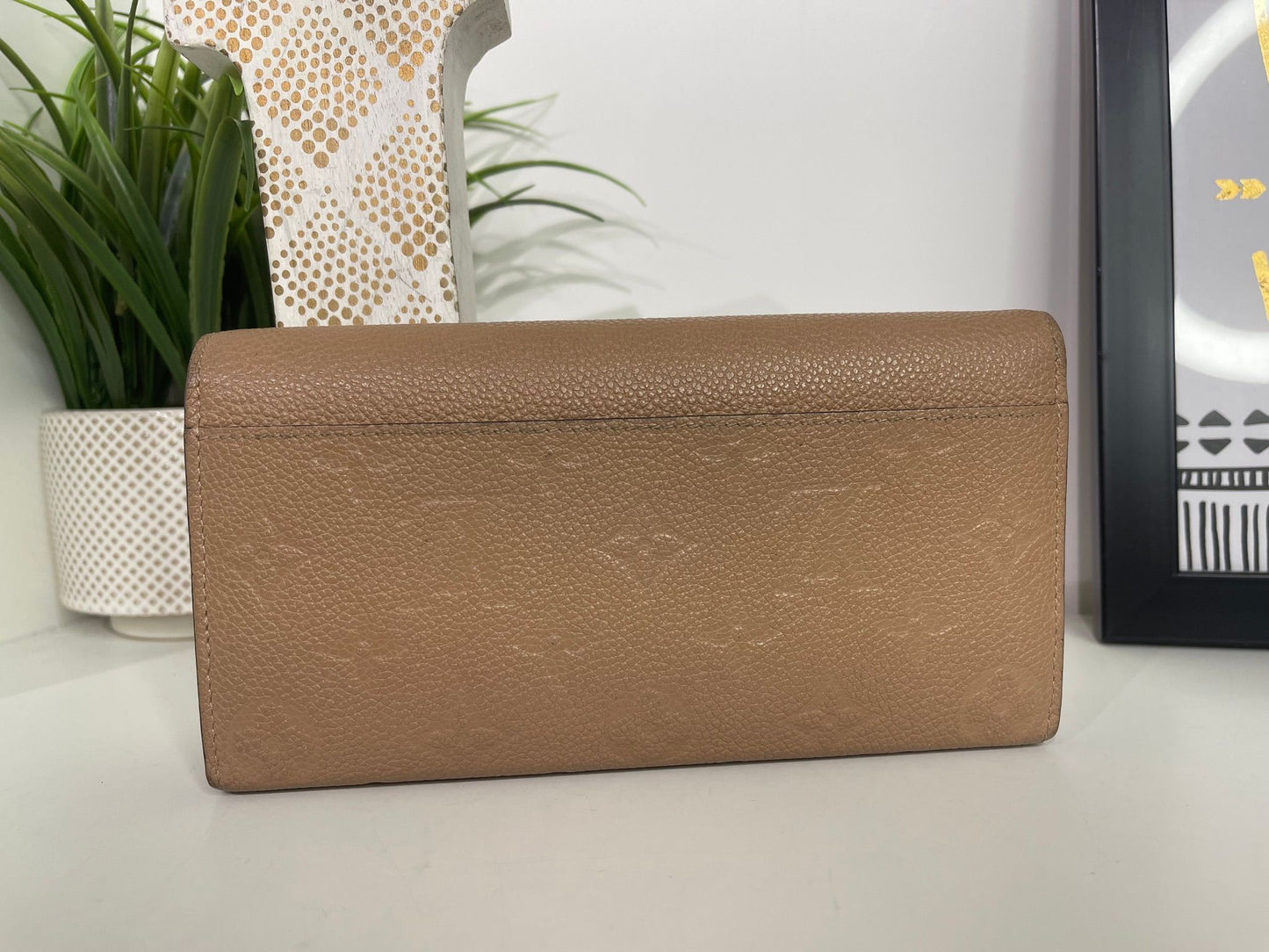 74. Louis Vuitton Nude Empriente Sarah Wallet
