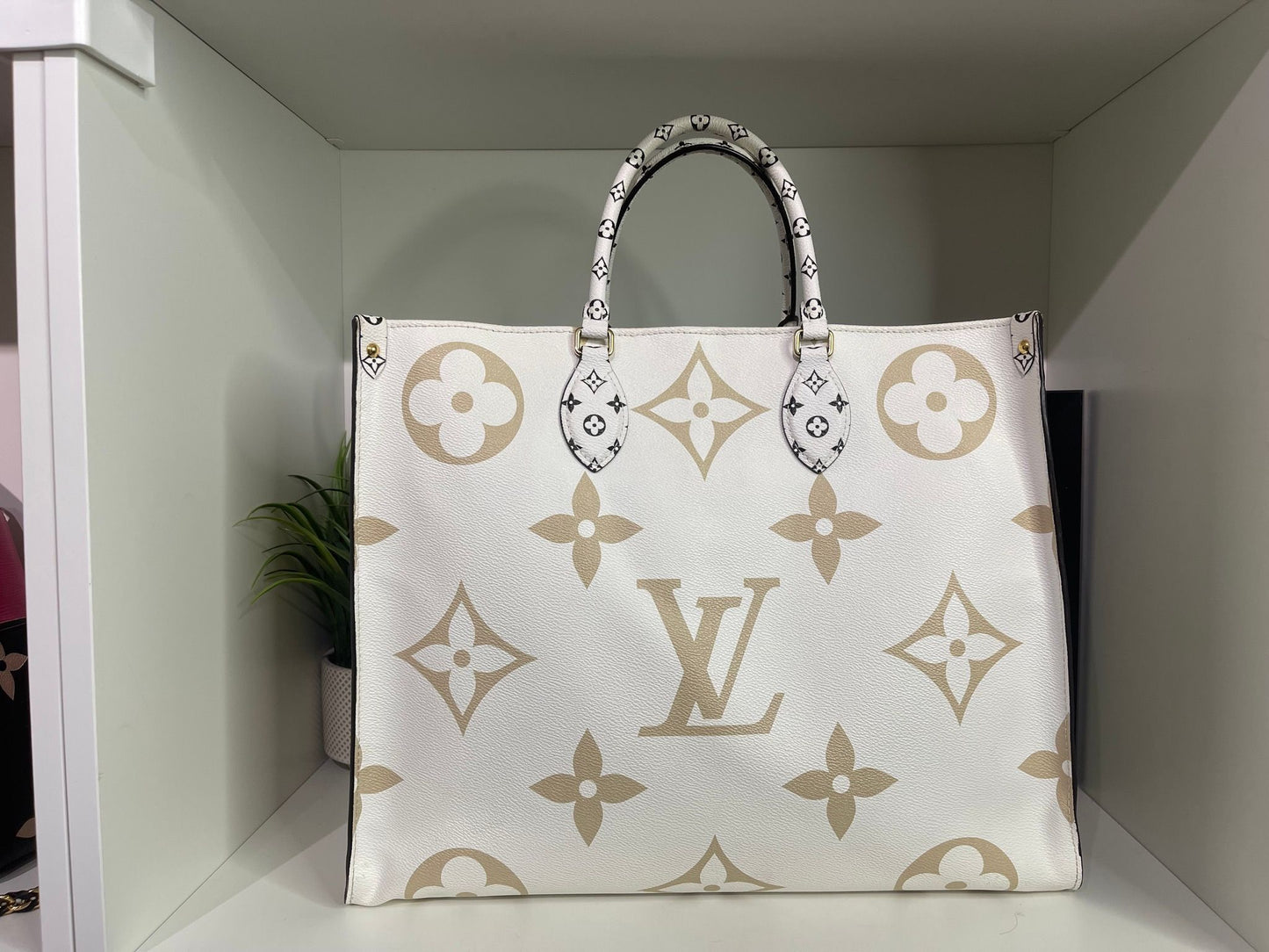 57. Louis Vuitton OnTheGo GM khaki & Green Tote