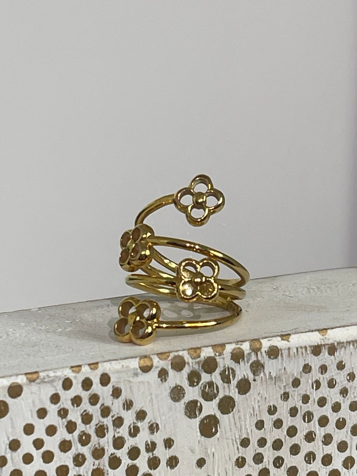 16. Louis Vuitton Flower Full Ring Size 6.25