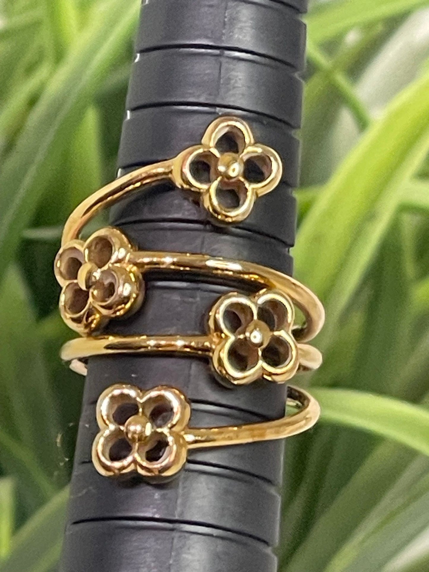 16. Louis Vuitton Flower Full Ring Size 6.25