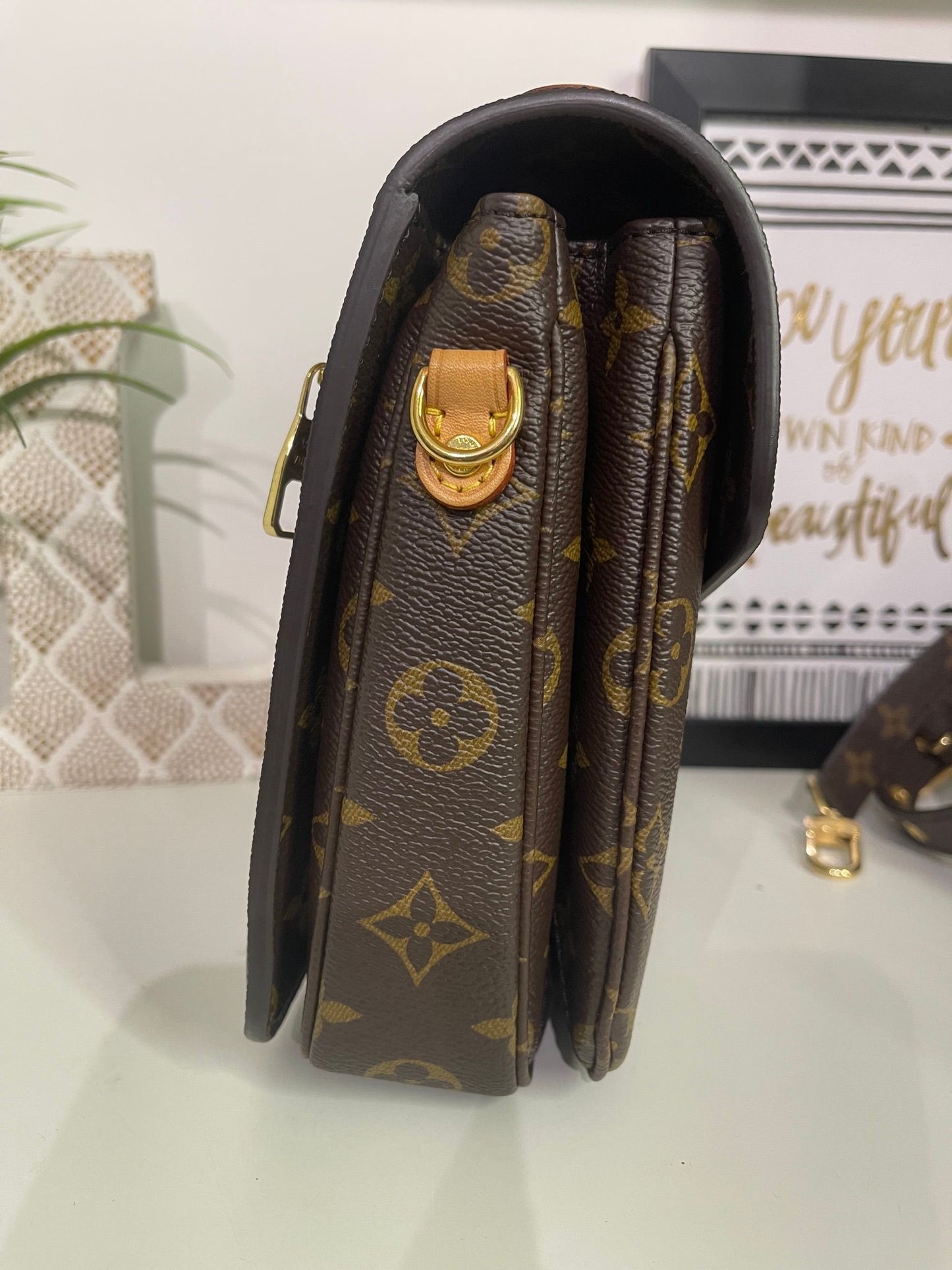 123. Louis Vuitton Monogram Pouchette Metis